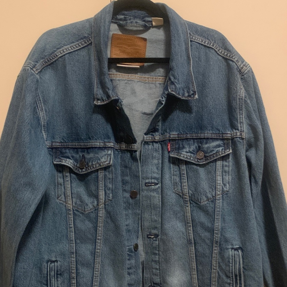 Men's Levis Denim Jacket, medium wash
